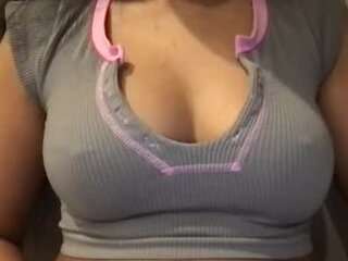 aleeza_y